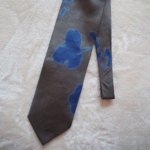 Giorgio Armani Silk Neck Tie Hand Made in Italy -- Gray and Blue abstract